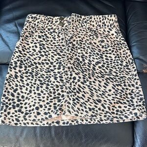 Billabong Cheetah mini skirt waist 26 tan/black